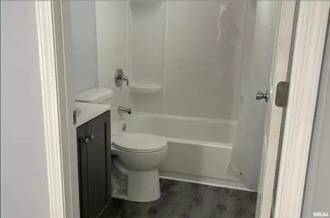 Entry Way - 817 E Stanford Ave, Springfield, IL 62704 photo 1 of 2