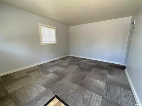 Living - 817 E Stanford Ave, Springfield, IL 62704 photo 2 of 2