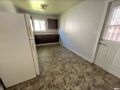 Entry Way - 817 E Stanford Ave, Springfield, IL 62704 photo 2 of 2