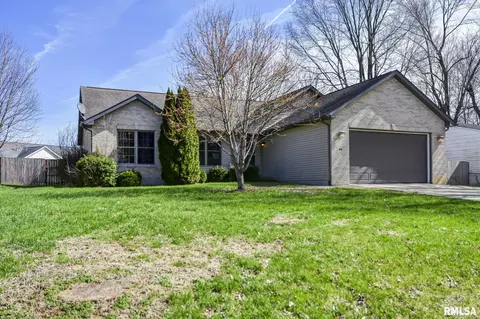 400 N Park St, Rochester, IL 62563