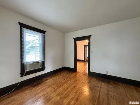 Living - 1038 N 1st St, Springfield, IL 62702 photo 1 of 5
