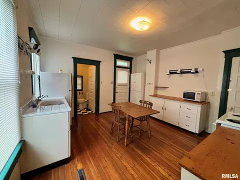 Kitchen - 1038 N 1st St, Springfield, IL 62702 photo 2 of 3