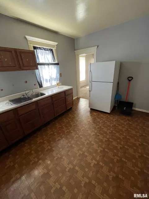 Kitchen - 1038 N 1st St, Springfield, IL 62702 photo 3 of 3
