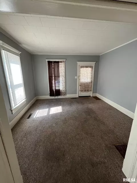 Living - 1038 N 1st St, Springfield, IL 62702 photo 5 of 5