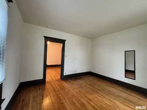 Living - 1038 N 1st St, Springfield, IL 62702 photo 2 of 5