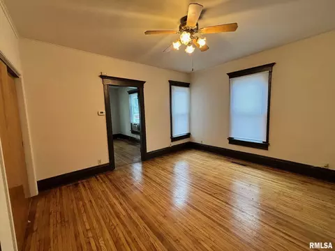 Living - 1038 N 1st St, Springfield, IL 62702 photo 3 of 5