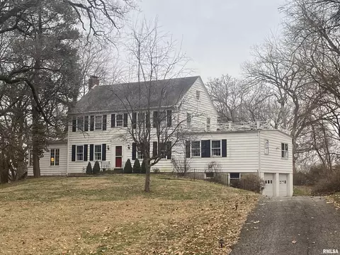 2606 W Lake Shore Dr, Springfield, IL 62712