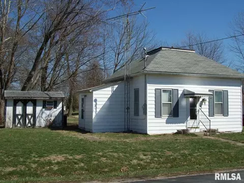 Exterior - 511 3rd St, Manchester, IL 62663 photo 3 of 3