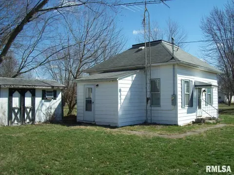 Exterior - 511 3rd St, Manchester, IL 62663 photo 1 of 3