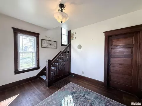 Entry Way - 212 Academy St, Cameron, IL 61423 photo 2 of 5