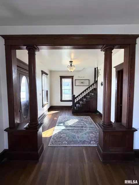 Entry Way - 212 Academy St, Cameron, IL 61423 photo 4 of 5