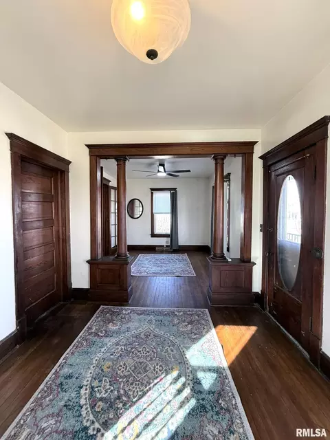 Entry Way - 212 Academy St, Cameron, IL 61423 photo 3 of 5