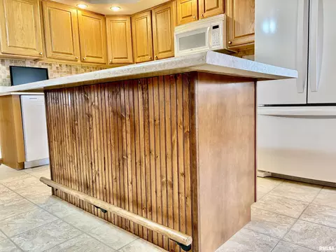 Kitchen - 901 E Old 36 Rd, Alexander, IL 62601 photo 5 of 10