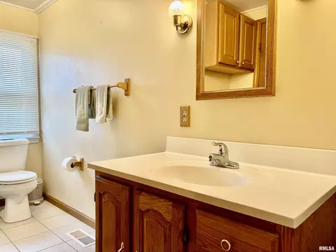 Bath - 901 E Old 36 Rd, Alexander, IL 62601 photo 1 of 15