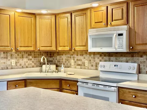 Kitchen - 901 E Old 36 Rd, Alexander, IL 62601 photo 7 of 10