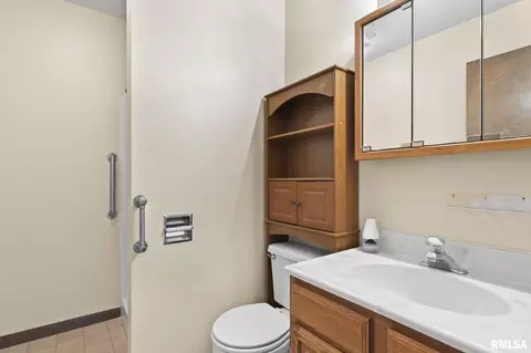 Bath - 3005 Sutherland Rd, Springfield, IL 62702 photo 1 of 1