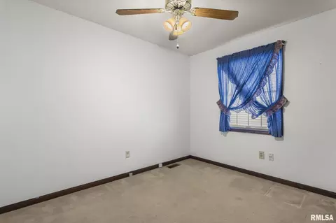 Bedroom - 3005 Sutherland Rd, Springfield, IL 62702 photo 7 of 9