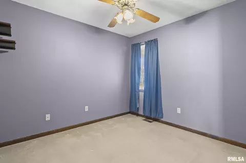 Bedroom - 3005 Sutherland Rd, Springfield, IL 62702 photo 4 of 9