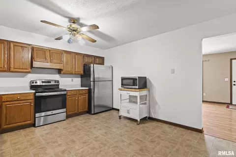 Kitchen - 3005 Sutherland Rd, Springfield, IL 62702 photo 1 of 2