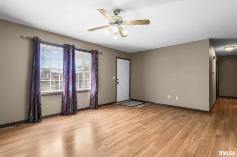 Living - 3005 Sutherland Rd, Springfield, IL 62702 photo 1 of 1
