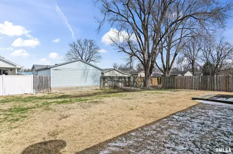 Exterior - 3005 Sutherland Rd, Springfield, IL 62702 photo 3 of 4