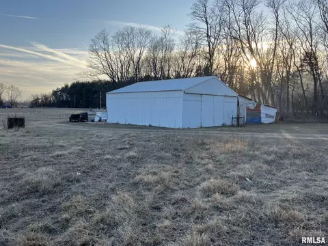 35 South County Road, Oquawka, IL 61469