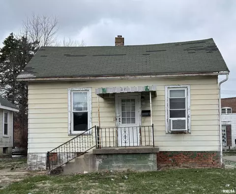 211 S Hamilton St, Lincoln, IL 62656