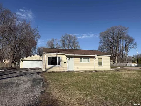 1480 Russell Ave, Galesburg, IL 61401