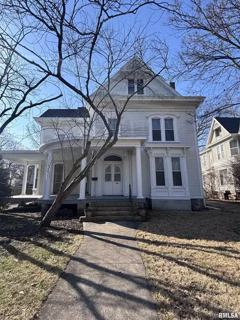 839 W State St, Jacksonville, IL 62650