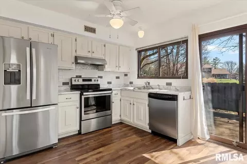 Kitchen - 36 Trailridge Ln, Springfield, IL 62704 photo 1 of 1