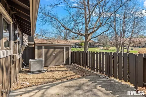 Exterior - 36 Trailridge Ln, Springfield, IL 62704 photo 2 of 6