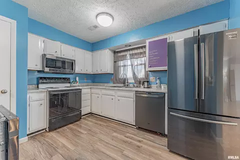 Kitchen - 2900 Taylor Ave, Springfield, IL 62703 photo 2 of 3