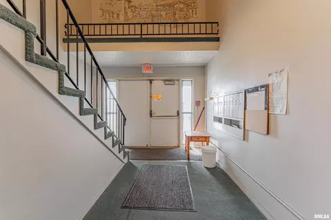 Entry Way - 2900 Taylor Ave, Springfield, IL 62703 photo 2 of 3