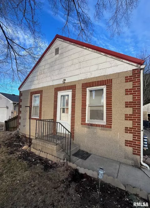 1120 S Houston St, Taylorville, IL 62568