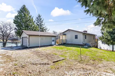565 Paw Paw Rd, Petersburg, IL 62675