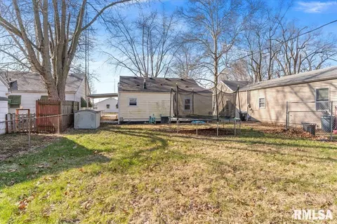 Exterior - 2277 E Converse Ave, Grandview, IL 62702 photo 5 of 6