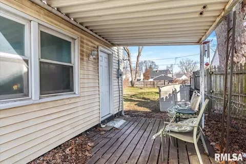 Exterior - 2277 E Converse Ave, Grandview, IL 62702 photo 3 of 6