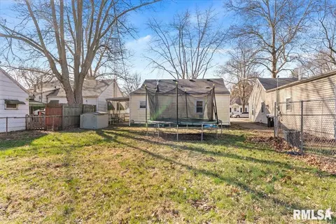Exterior - 2277 E Converse Ave, Grandview, IL 62702 photo 6 of 6