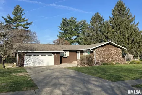403 Locust St, Jacksonville, IL 62650