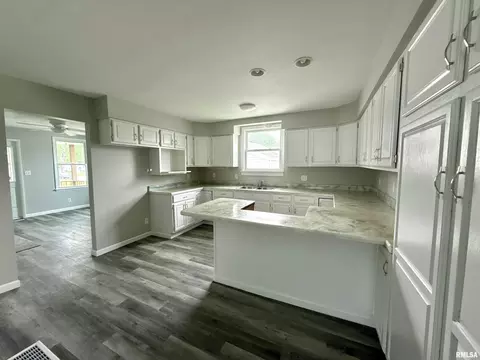 Kitchen - 2015 N 19th St, Springfield, IL 62702 photo 2 of 2