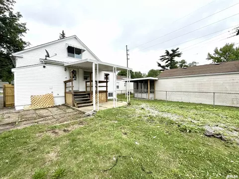 Exterior - 2015 N 19th St, Springfield, IL 62702 photo 3 of 3