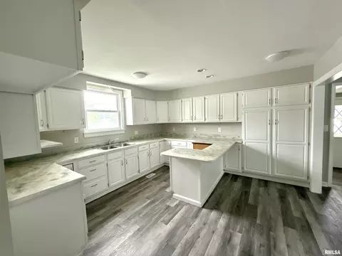 Kitchen - 2015 N 19th St, Springfield, IL 62702 photo 1 of 2