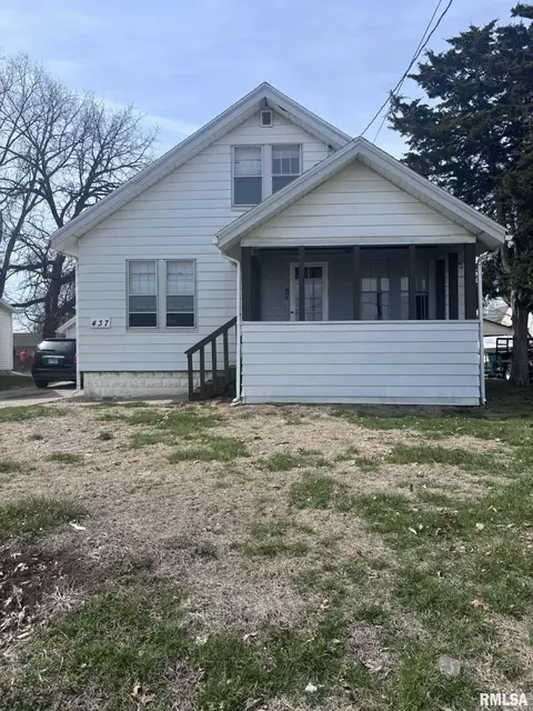 437 N 30th St, Quincy, IL 62301