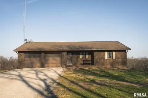 897 NE 1300 E Rd, Roodhouse, IL 62082