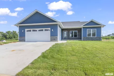72 Moonlight Ct, Chatham, IL 62629