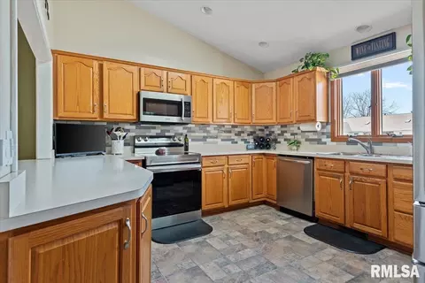 Kitchen - 2806 Haggard Dr, Springfield, IL 62711 photo 1 of 3