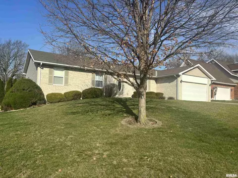 2411 Wintergreen Dr, Quincy, IL 62305
