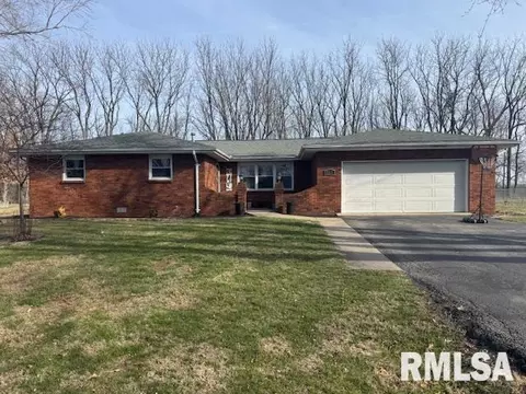 111 W Concord Dr, Petersburg, IL 62675