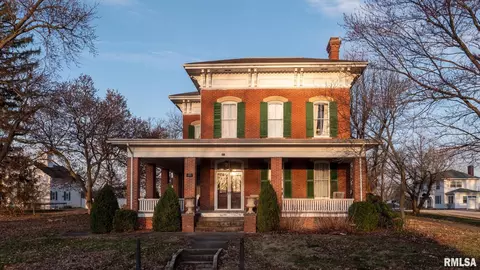 401 S Corey St, Griggsville, IL 62340