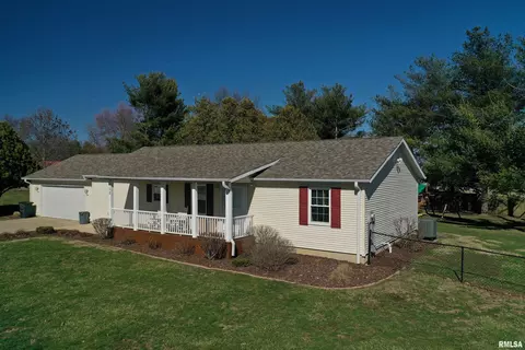 122 Easy Dr, Jacksonville, IL 62650